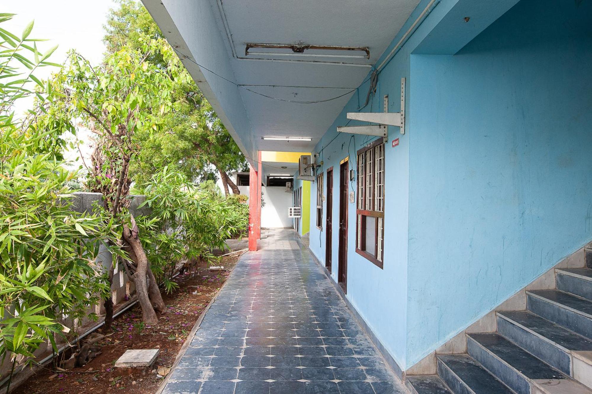 Collection O Ammayi Hotels & Resorts Tiruvannamalai Exterior photo