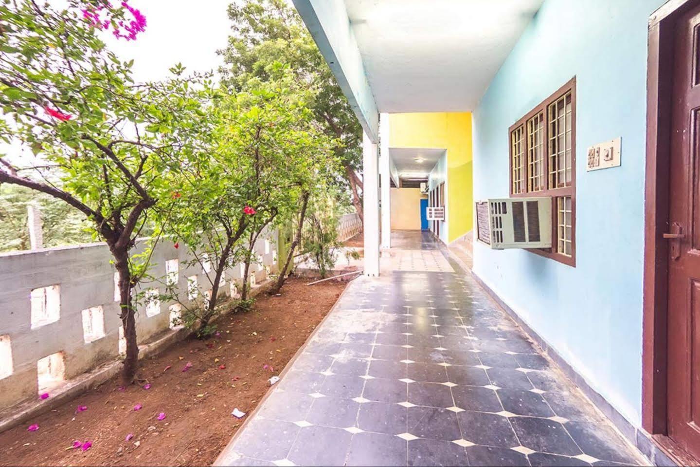 Collection O Ammayi Hotels & Resorts Tiruvannamalai Exterior photo